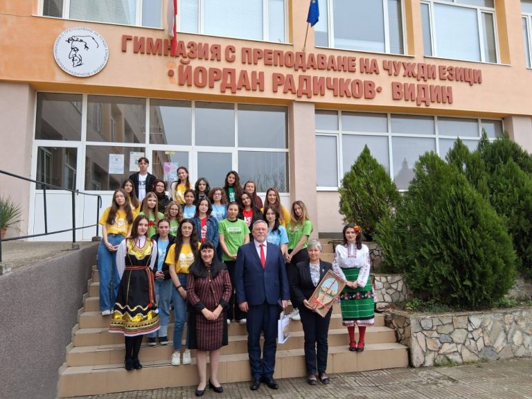 Извънредният и пълномощен посланик на Република Полша в България, Негово Превъзходителство господин Мачей Шимански, посети младши посланиците на ЕП в ГПЧЕ